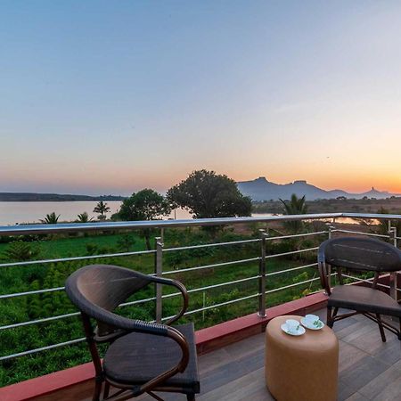 Luna Villa By Stayvista - Lakeside Charm With Terrace, Lush Lawn & Modern Decor Nashik Luaran gambar