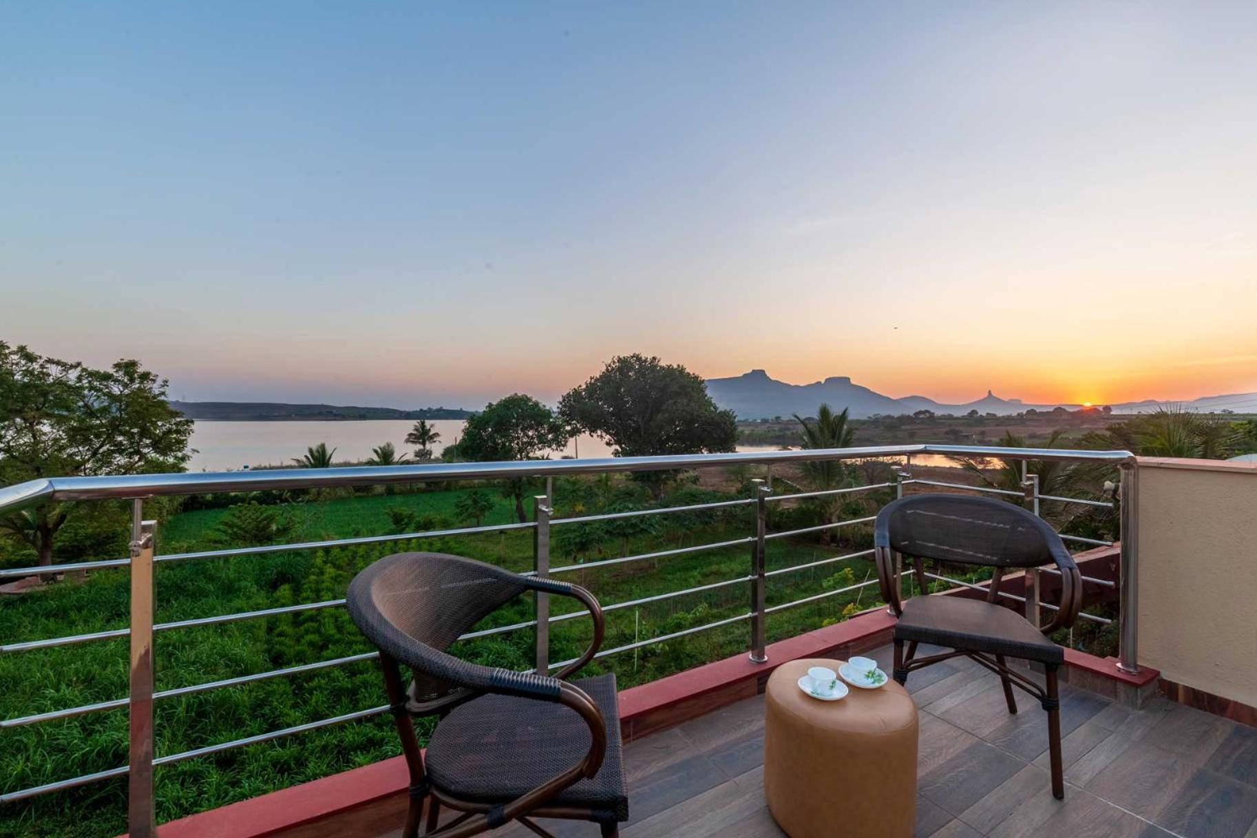 Luna Villa By Stayvista - Lakeside Charm With Terrace, Lush Lawn & Modern Decor Nashik Luaran gambar