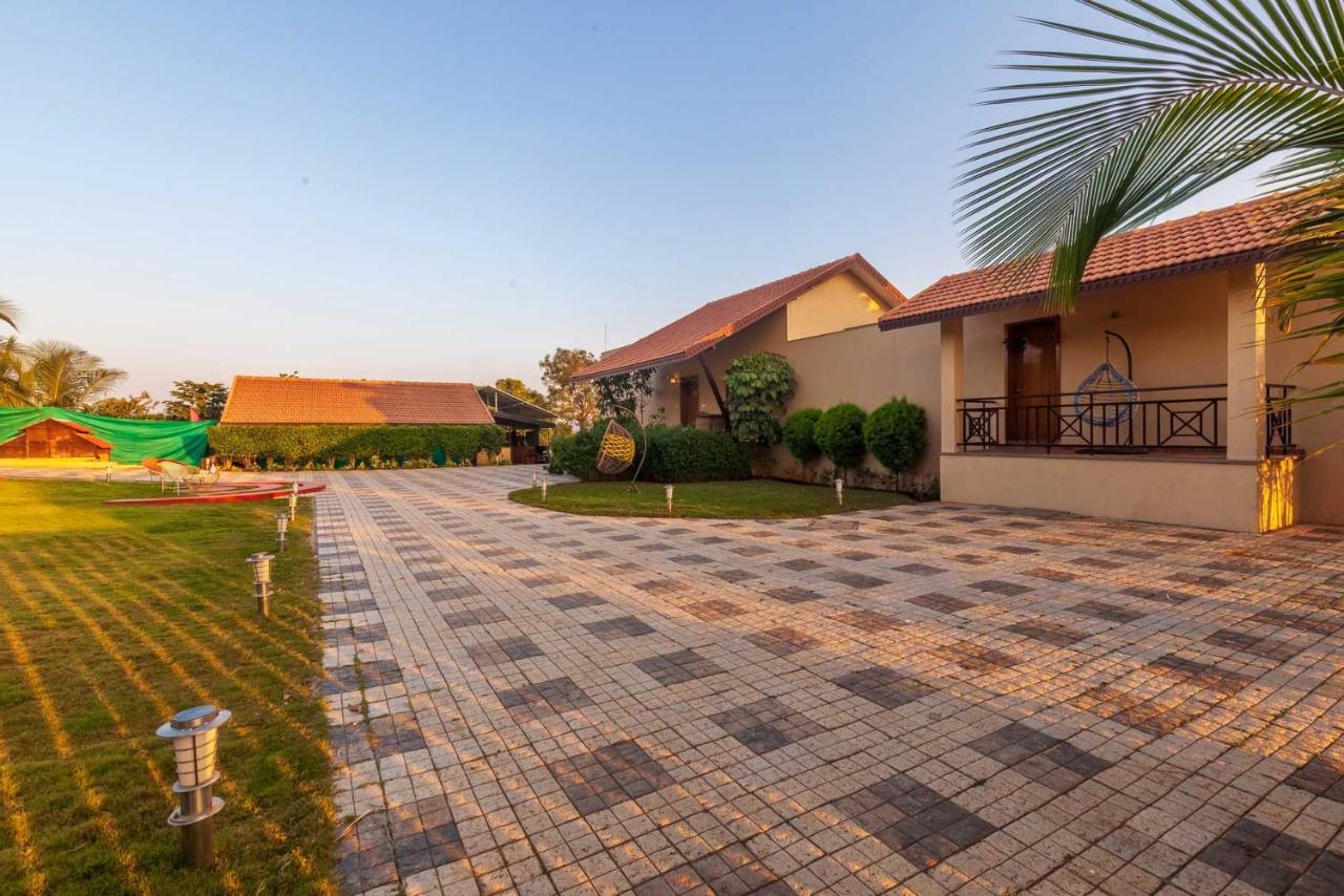 Luna Villa By Stayvista - Lakeside Charm With Terrace, Lush Lawn & Modern Decor Nashik Luaran gambar
